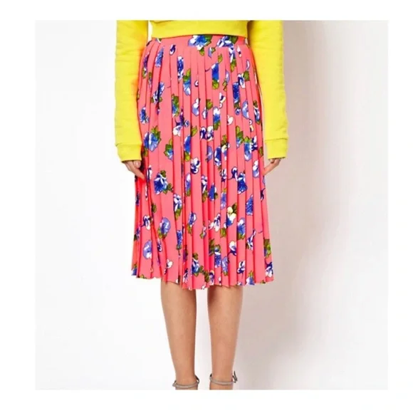 Asos Pleated Midi Skirt in Floral Print - Picture 2 of 10